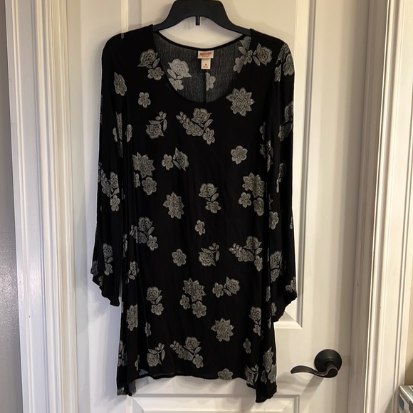 Mossimo Supply Co. Dresses & Skirts - Mossimo Black floral dress